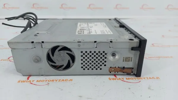 VW Golf VII 1.6 TDI Navigatielezer OEM 3Q0035874B image 4