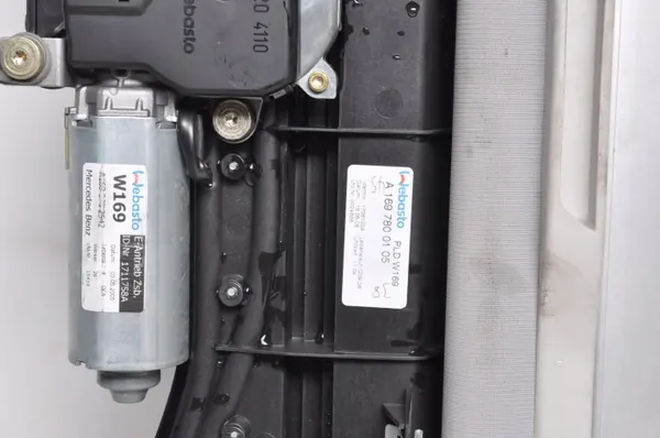 Techo Panorámico Mercedes Clase A W169 OEM 0390200003 image 9