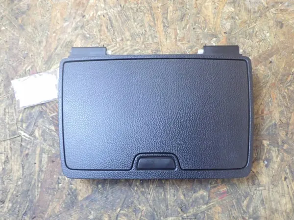 Boîte à gants Isuzu D-Max d'occasion OEM BTU1970 image 2