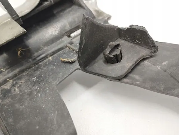 Jeep Grand Cherokee (WK) 2005 Grill / Upper Radiator image 9