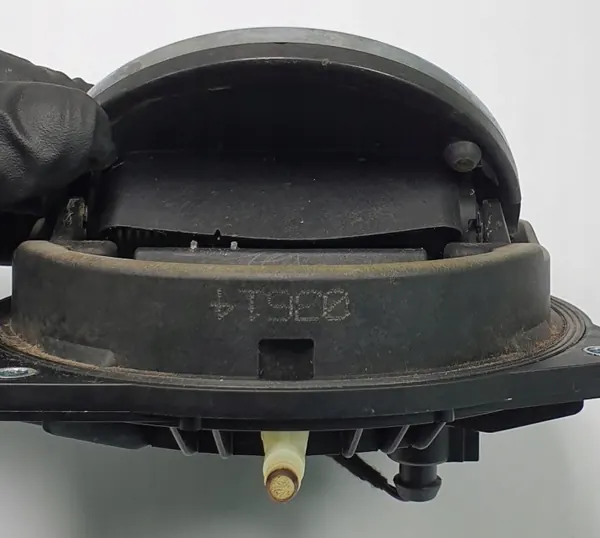 VW Kever Achterhandgreep Embleem OEM 5C5827469D image 4