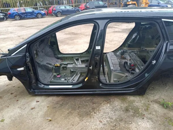 Opel Astra V kvartspanel pelare vänster 15693/Wrakowisko image 2