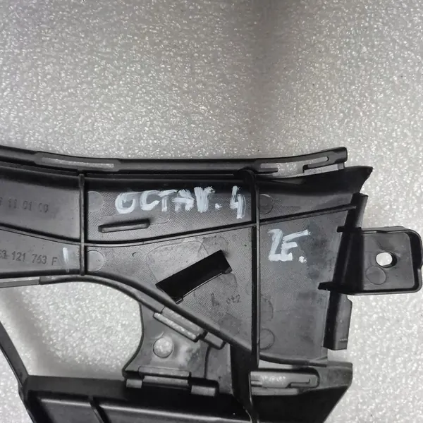 SKODA OCTAVIA IV Ventilação Esquerda 5E3121763F image 2