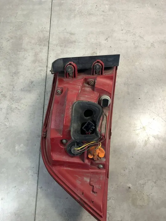 Lámpara trasera Volkswagen PASSAT B7 image 5