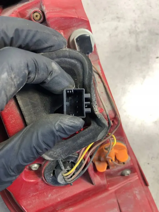 Lámpara trasera Volkswagen PASSAT B7 image 6