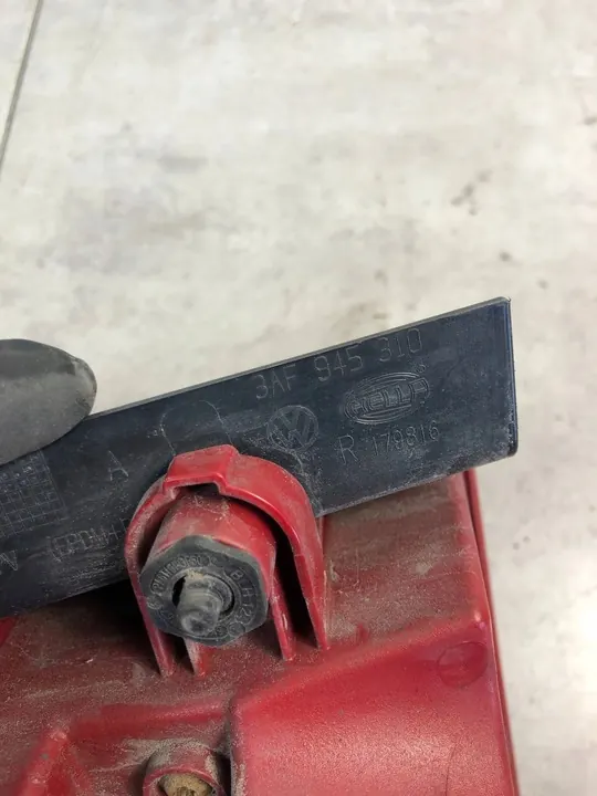 Lámpara trasera Volkswagen PASSAT B7 image 8