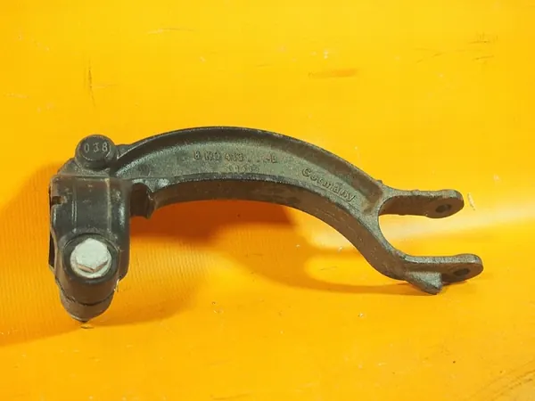Audi A5 8T Oikea Jousituskiinnike OEM 8k0413038L image 3