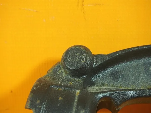 Audi A5 8T Oikea Jousituskiinnike OEM 8k0413038L image 7
