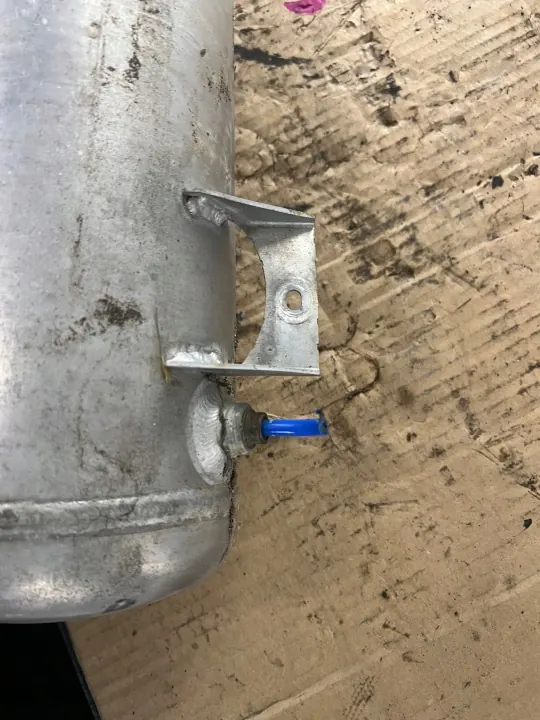VW Touareg 5.0 TDI luchtvering tank OEM 7l0616202a image 3