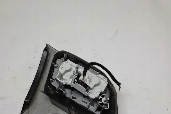 Luz de maletero derecha AUDI A4 (8EC, B7) 2006 8E9945094 image 2