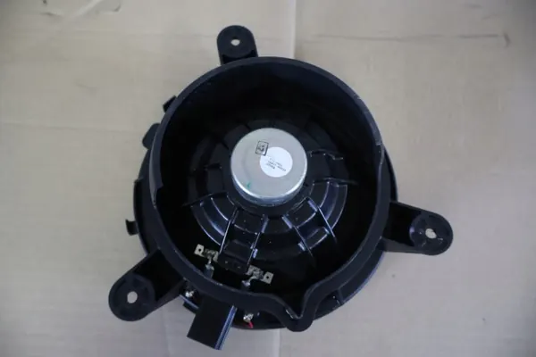 Volvo XC90 Premium Sound Luidspreker OEM 8676909 image 3