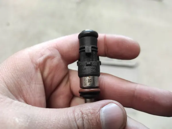 Inyectores RENAULT CLIO 3 III 05- 1.2 8200292590 image 3