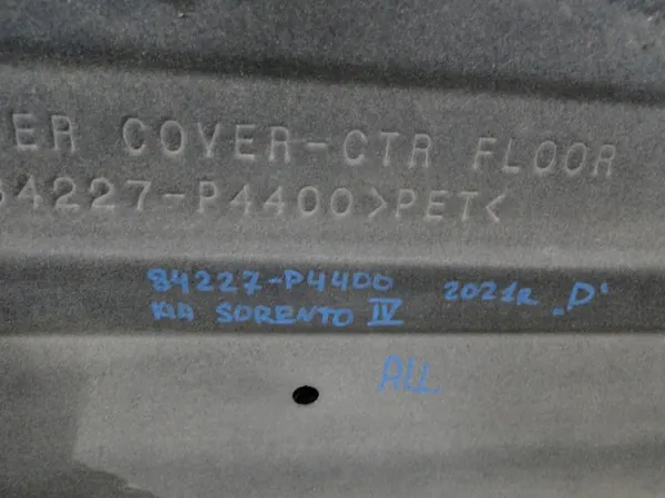 Oikea alustansuoja OEM 84227-P4400 Kia Sorento IV:lle image 4
