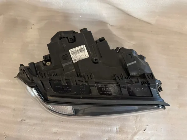 Oikea Xenon-etuvalo BMW X3 E83 image 2