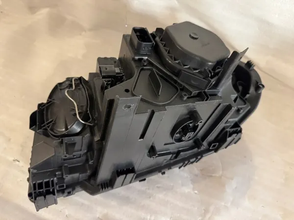 Oikea Xenon-etuvalo BMW X3 E83 image 3