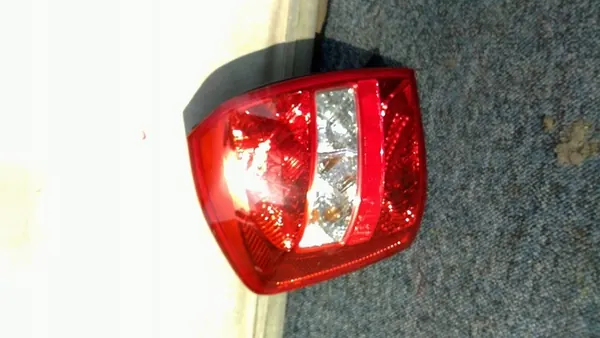 Luz Trasera Izquierda Kia Cerato 04-07 image 2