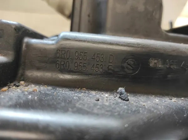 Scheibenwaschbehälter OEM 6R0955453D für Skoda Fabia image 4