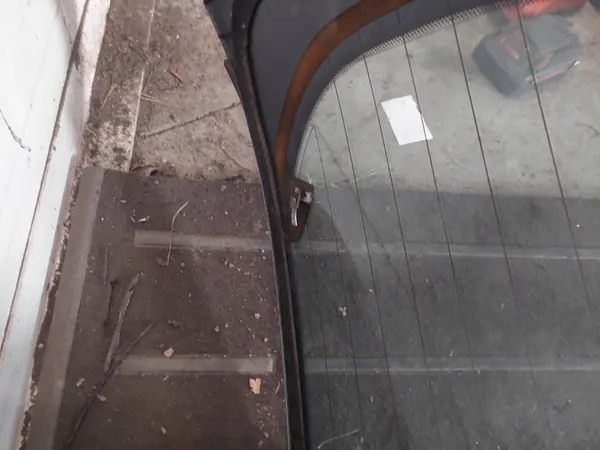 OEM SZYBA TYŁ KLAPY BAGAŻNIKA TOYOTA YARIS I image 3