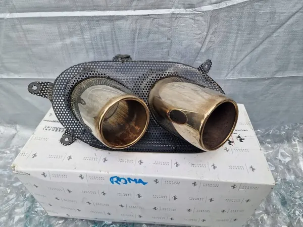 Auspuffendstück Ferrari Roma Links Hinten OEM 877408 image 2