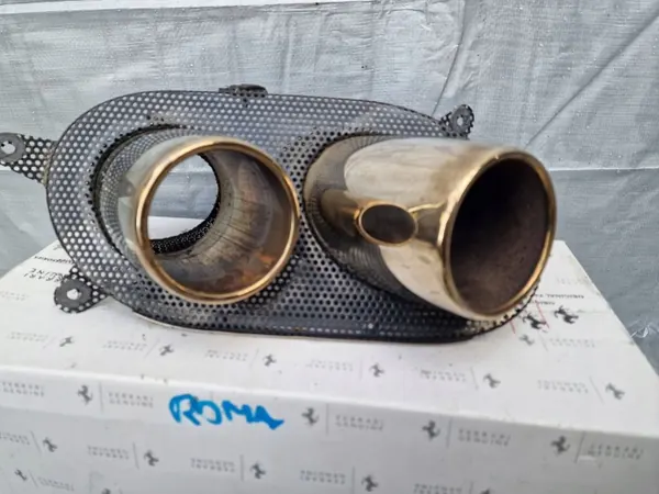 Auspuffendstück Ferrari Roma Links Hinten OEM 877408 image 5