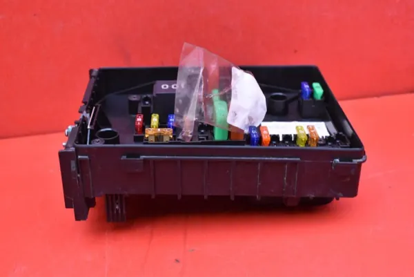 Sulakekotelo OEM 1K0937125D Skoda Yetille 2013-2018 image 6