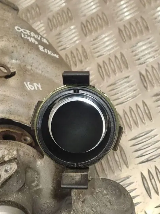 Turbo usado OEM 04E145725AK para Skoda Octavia I image 6