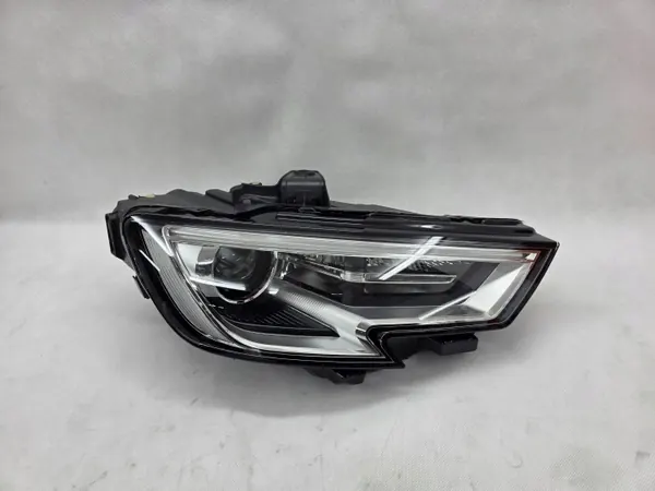 Audi A3 8V höger framlykta OEM 8V0941044E image 2