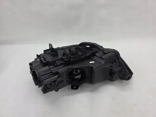 Audi A3 8V höger framlykta OEM 8V0941044E image 10