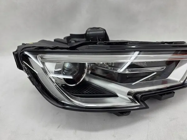 Audi A3 8V höger framlykta OEM 8V0941044E image 3
