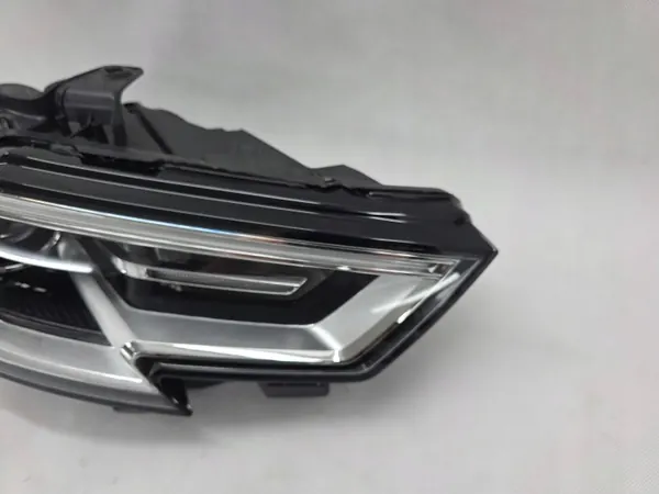 Audi A3 8V höger framlykta OEM 8V0941044E image 5