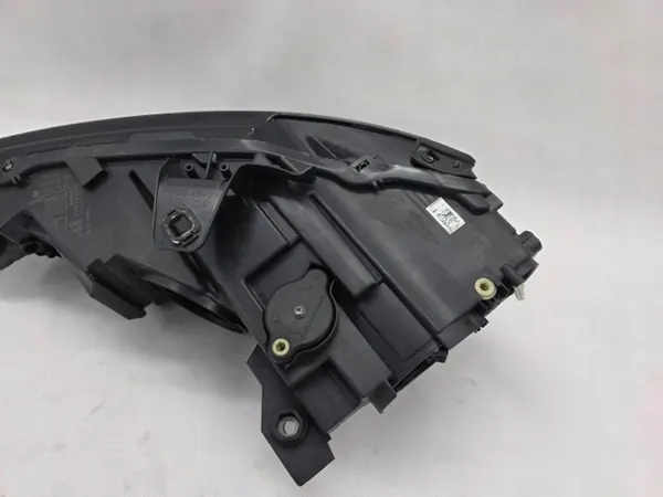 Audi A3 8V höger framlykta OEM 8V0941044E image 8