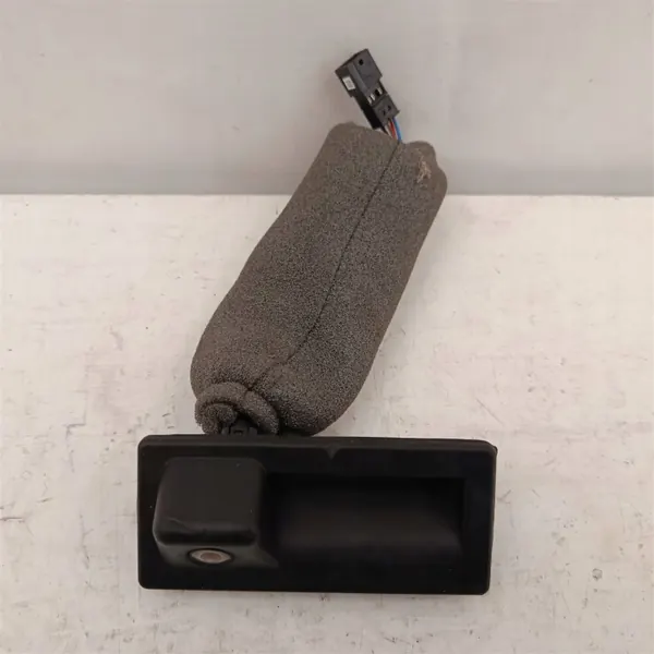 Caméra de recul OEM 3V0827566A pour Skoda Superb III image 2