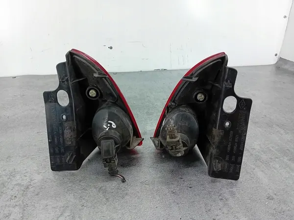 Lámpara trasera izquierda Renault Espace IV image 3