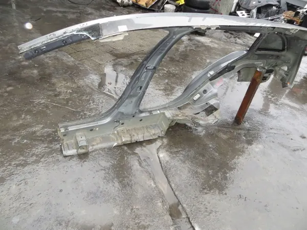 Mercedes W205 takaoikea lokasuoja OEM c/1107 image 4