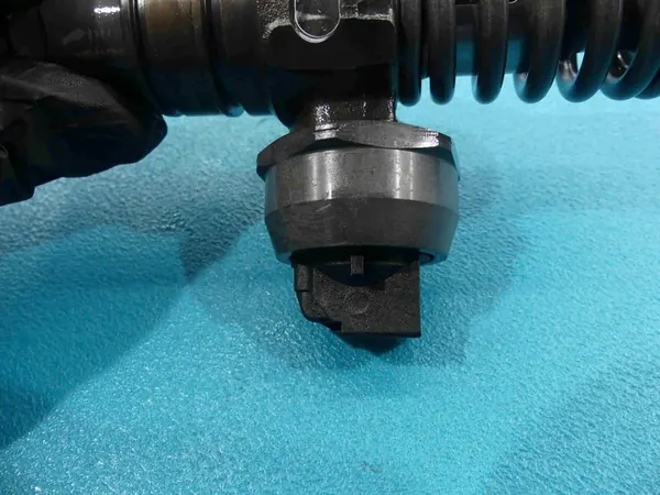 Injetor 5.0 TDI VW Touareg I image 3