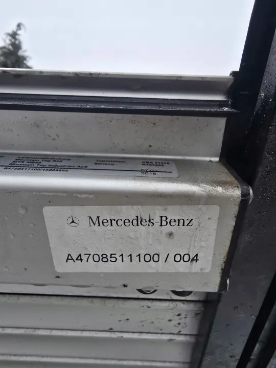 Mercedes X-Class Rollo OEM A4708511100/004 image 3