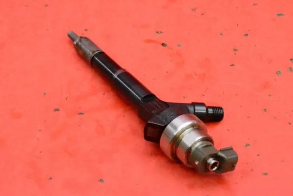Inyector OEM 55567729 para Opel Astra IV 1.7 CDTI image 10