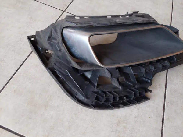 Avgasfäste höger OEM 8W0253826M Audi A4 B9 image 7
