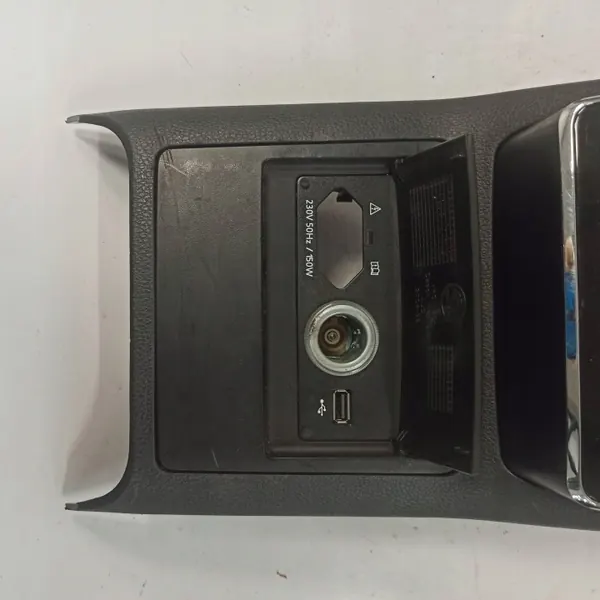 Skoda Tunnelipaneeli OEM 3V0857289A image 3