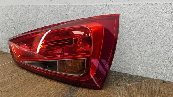 Luz trasera derecha Audi A1 image 3