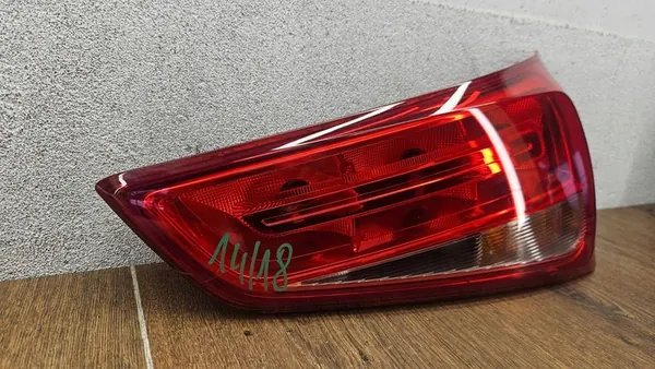 Luz trasera derecha Audi A1 image 4