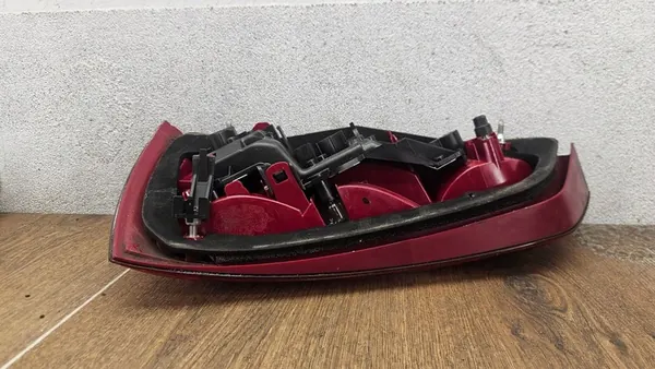 Luz trasera derecha Audi A1 image 7