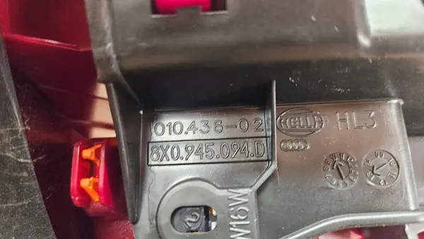 Luz trasera derecha Audi A1 image 8