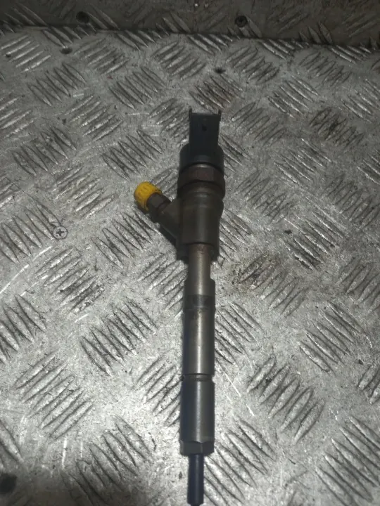 Toyota Auris Suutin OEM 2367033040 - Käytetty image 2