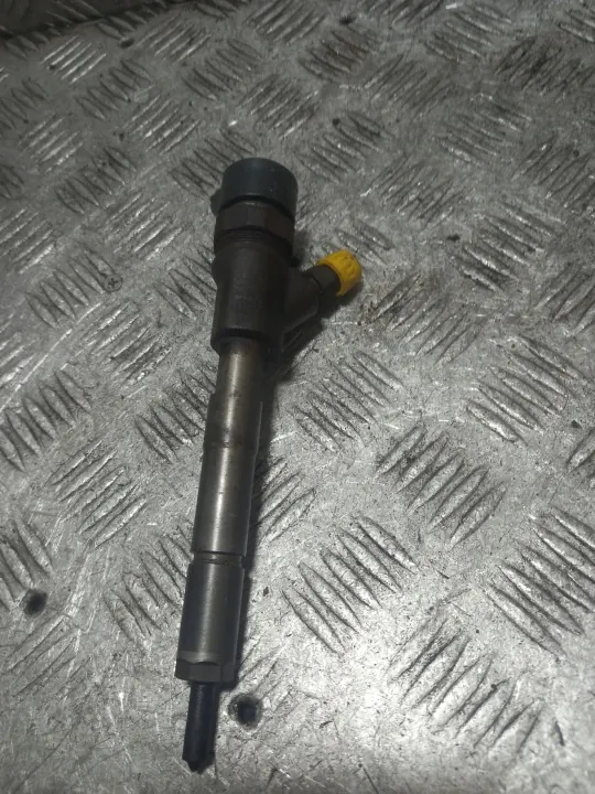 Toyota Auris Suutin OEM 2367033040 - Käytetty image 3