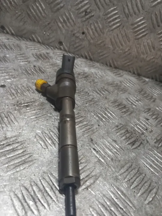 Toyota Auris Suutin OEM 2367033040 - Käytetty image 5