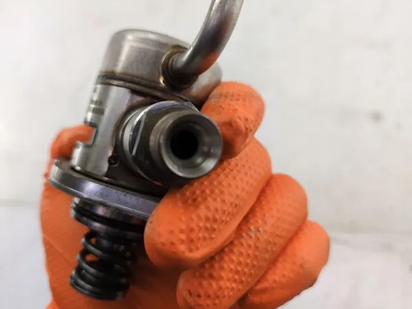 Hochdruckkraftstoffpumpe Audi A3 8Y 2021 OEM 06Q127025S image 3
