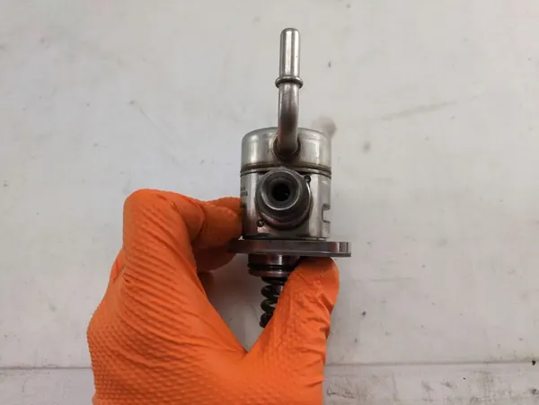 Hochdruckkraftstoffpumpe Audi A3 8Y 2021 OEM 06Q127025S image 4