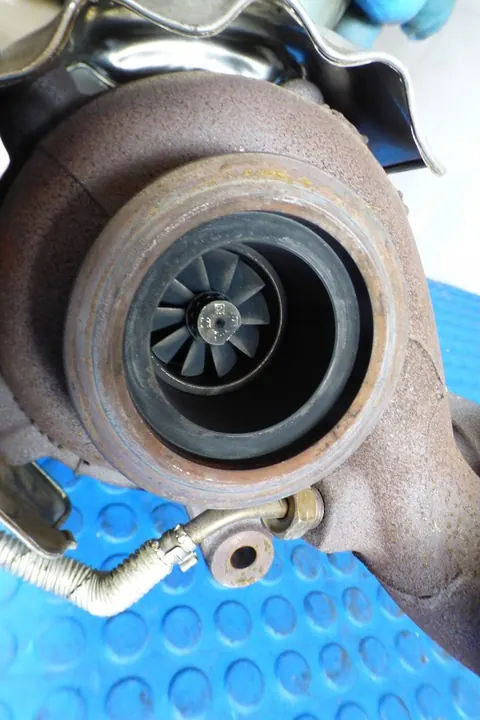 Turboaggregat 04L253020P Volkswagen Caddy III IV 2.0TDI image 9