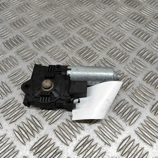 Motor de techo solar Audi A5 OEM 10028299C - Usado image 2